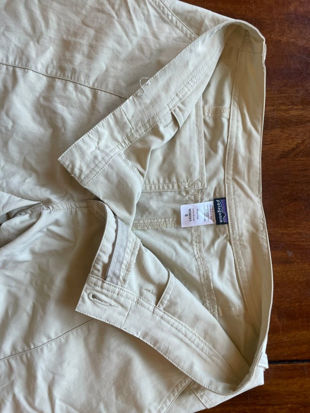 Patagonia women's khaki Bermuda-style shorts, size 6, nylon/polyester - Picture 3 of 6